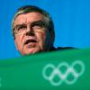 Im Schwarzmarkt-Skandal um Olympia-Tickets pocht die Polizei in Rio de Janeiro darauf, den Präsidenten des Internationalen Olympischen Komitees, Thomas Bach, zu vernehmen.