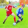 Andreas Reschke (links) war der Schütze des "goldenen Tores" beim knappen 1:0-Sieg des MSV II im Derby gegen den SV Wulfertshausen. Foto: Rudi Fischer