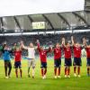 Die Spieler des FC Bayern feiern ihren Sieg gegen den Vfl Wolfsburg.