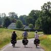 Gemächlich geradeaus: Radfahrer auf der Friedensroute bei Bad Iburg - die Strecke hat kaum Höhenmeter. 