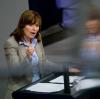 Petra Hinz SPD spricht am 01. Februar 2013 in Berlin während einer Sitzung im Bundestag.