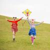 Das Clowness Theater mit Judith Gorgass (links) und Kirstie Handel führt im Kulturzentrum Graben das Stück "Glucks, die Drachenbezwingerin" auf.