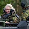 Verteidigungsministerin Christine Lambrecht sagte, Deutschland habe sich daran gewöhnt, die eigenen Streitkräfte ausschließlich als Akteure bei Krisen, Einsätzen im Ausland oder in der Amtshilfe wie beim Hochwasser zu sehen. Diese Zeit sei vorbei.