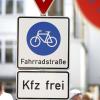Der Bauausschuss in Pfaffenhofen hat sich gegen eine Fahrradstraße in der Marktgemeinde entschieden.