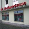 Diese Sparkassen-Filiale in Augsburg-Oberhausen hat der Räuber überfallen.