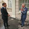 Der damalige britische Prinz Charles (r) 2020 mit Präsident Emmanuel Macron in London.