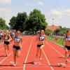 Wie in vielen anderen Stadien in Deutschland beherrschen die Athletinnen der SpVgg Auerbach/Streitheim die Leichtathletikszene bei der weiblichen Jugend U18 auch im heimischen Rothtalstadion. Emily Schuster (82), Angela Stockert (83) und Sophia Müller (80) lassen beim 100-Meter-Lauf der Konkurrenz keine Chance. Mit dabei Fiona Schmid (links) aus Schwabmünchen und die Günzburgerin Anna-Sophia Motzer. 