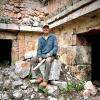 Stephan Merk vor der Mayaruine Chuncatzim. In den vergangenen Jahrzehnten hat er rund 700 Ruinen besucht und aufgespürt. 