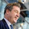 Lacht gegen die schlechten Umfragewerte an: Markus Söder (CSU), Ministerpräsident von Bayern.