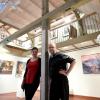 Die alte Scheune ist heute ihre Galerie: Angelika Kienberger und Michael Daum leben und arbeiten im Künstlerhaus Emersacker.