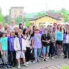 Die Kinder aus Ichenhausen und Valeggio beim gemeinsamen Besuch auf der Brücke von Borghetto. Foto: Voh