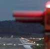 Leere auf der Start- und Landebahn in Augsburg. Momentan sind dort Geschäftsflieger unterwegs. Ein Linienflugbetrieb ist unwahrscheinlich.