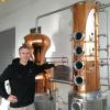 Florian Schwensfeier produziert seinen eigenen Gin namens Donau-Origin. Die Idee dazu ist ihm vor zwei Jahren beim Skifahren gekommen. Die Manufaktur steht in Burgheim, der Firmensitz ist in Oberhausen.  	