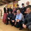 Die neuen Trägerinnen und Träger der Bronzenen Bürgermedaille in Dießen, eingerahmt von Bürgermeisterin Sandra Perzul (links) und ihrem Stellvertreter Roland Kratzer (rechts).