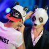 Masken-Rapper Cro mit Markus Lanz: Bunt und deutlich verjüngt kam das neue "Wetten, dass..?"daher.