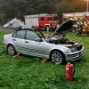 Im Landkreis Landsberg ist am Freitagmorgen ein Mann gestorben. Er prallte mit seinem Auto gegen einen Holzstapel.