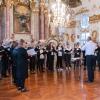 In der Lehrerakademie werden die Chorwochen stattfinden. Der prächtige Goldene Saal, in dem hier Michael Finck mit dem Ensemble Chorios singt, bietet ideale Voraussetzungen für intensive Proben.