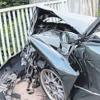 Ein 20-Jähriger hat am Sonntagabend die Kontrolle über seinen Wagen verloren und ist mit seinem Auto gegen das Stahlgeländer der Mindelbrücke geprallt. 