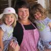 Katharina Mayer aus Hirblingen (mit ihren Töchtern Franziska und Klara) hat am Landfrauen-Kochwettbewerb teilgenommen. 