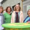 Vor dem Grünen-Büro in der ehemaligen Casuisten-Bäckerei: (von links) Ingrid Stanzel, Beate Walter-Rosenheimer, Eva Lettenbauer und Heidi Terpoorten. 	