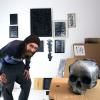 Marcel Klemm fertigt aus Totenköpfen und Knochen ganz erstaunliche Kunstobjekte.