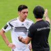 „Es ist mir nicht gelungen, ihn ans Telefon zu bekommen“: Joachim Löw über seinen bisherigen Spieler Mesut Özil.