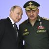 Der russische Präsident Wladimir Putin (links) und der russische Verteidigungsminister Sergej Schoigu.