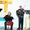 Das Kammer-Ensemble (von links) Christoph Gollinger (Cembalo), Martin Winterstein (Querflöte), Andreas Kosmala (Cello), Heinrich Ding (Viola), Claudia Walhöfer (Violine) und Pfarrer Alan Büching (Violine) spielte bei "Musik und Text im Martin-Luther-Haus. Foto: Claudia Huber