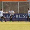 Sascha Mölder holt sich den Ball nach seinem Treffer zum 1:1-Ausgleich. Noch gratulieren Steffen Krautschneder (links) und Manuel Detmar - später treffen sie auch noch. 