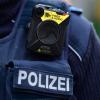 Mit einer Bodycam konnten die Polizisten den Vorfall am Augsburger Königsplatz festhalten.