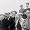 Kein Männerchor, sondern die gut gelaunten Mindelheimer Schlachtenbummler bei der Fußball-WM 1954 in der Schweiz. Im Bild oben rechts: Der damals 18-jährige Armin Klughammer.