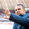 Hat sein neues Arbeitspapier unterschrieben: Bayern-Coach Hansi Flick.