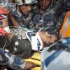 Gerettet: Dieser 18-Jährige hat fünf Tage unter den Trümmern eines Hotels in Kathmandu überlebt.
