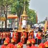 Der feierliche Trauerzug für Thailands verstorbenen König Bhumibol findet am 26. Oktober in Bangkok statt. Der Weg wird von mehr als 100.000 Menschen gesäumt. 