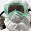 Deutsche Helfer in den afrikanischen Ebola-Gebieten müssen für den Fall einer Erkrankung umfassen abgesichert werden. Das fordert das Deutsche Rote Kreuz.