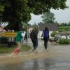 In den Roggenburger Ortsteilen Ingstetten und Schießen kämpfen Bürger und Feuerwehr gegen die Wassermassen