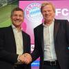 Willkommen zurück: FCB-Präsident Herbert Hainer begrüßt Kahn bei dessen Vorstellung.