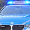 Nach einer spektakulären Verfolgungsjagd durch Augsburg mit mehreren Unfällen konnte die Polizei zwei Personen festnehmen. 