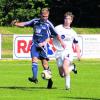 Einen schweren Stand hatte der inzwischen in Memmingen spielende frühere Schwabmünchner Torjäger Andreas Rucht (links) gegen seine ehemaligen Mannschaftskameraden (hier Stefan Maly). Foto: Manfred Stahl