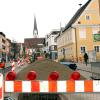 Im vergangenen Jahr war die Fuggerstraße in Schwabmünchen teilweise nur einspurig befahrbar. Die Baustelle machte den Geschäftsleuten zu schaffen. Ab März sollen die Maßnahmen nun weiter gehen. Nach Angaben der Stadt könnten sie sich bis Dezember hinziehen.  	