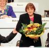 Der damalige CDU-Vorsitzende Wolfgang Schäuble gratuliert  der soeben zur Generalsekretärin gewählten Angela Merkel.
