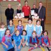 Setzen sich für mehr Sportunterricht an Schulen ein: (hinten von links) Alexander Schroder, Gudrun Zöberlein, Lucas Böttcher, Harald Köhler und Martin Scharr. 	