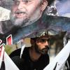 Ein Demonstrant mit einem Plakat Al-Sadr. 