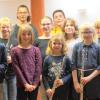 Die Schüler der Musikschule Wertingen haben zum Herbstkonzert in das Seniorenzentrum „St. Klara“ eingeladen und stellten sich zum Schluss, unter dem Applaus der Zuhörer, zu einem Erinnerungsfoto auf. 