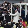 Dicht gesäumt waren die Straßen in der kolumbianischen Haupotstadt Bogotá: Hundertausende jubelten dem Papst zu. 