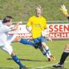 Mit diesem herrlichen Drehschuss traf Jonas Gottwald nur die Querlatte. Wenig später ließ er aber Torhüter Baierl und dem Pöttmeser Scharbatke beim 3:0 keine Chance.