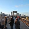 Vereinzelt hängen auch an der Brooklyn Bridge in New York City Liebesschlösser. Sie verbindet die Stadtteile Manhattan und Brooklyn und führt über den East River. 