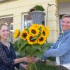 Simone Neumeier (rechts) freut sich, mit der 22-jährigen Magdalena Keiß eine Nachfolgerin für ihren Blumenladen am Wertinger Marktplatz gefunden zu haben, die sie persönlich schätzt. Anfang Oktober wird die junge Floristin das Geschäft – unter neuem Namen – übernehmen.