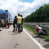 Bei einem schweren Unfall auf der B2 Höhe Rain am Lech wurde ein Rollerfahrer lebensgefährlich verletzt.