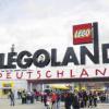 Der Besuch im Günzburger Legoland endete für einige Gäste mit einem übelriechenden Scherz.  